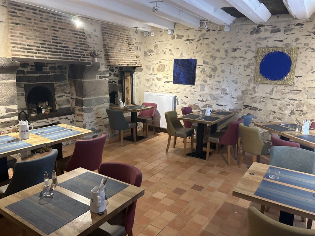 Galette à la saucisse de Morteau, sauce crémeuse et pommes de terre gratinées